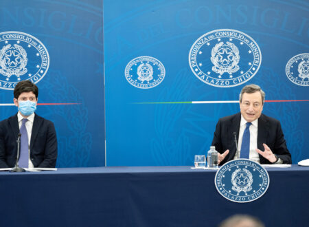 Conferenza stampa del Presidente Draghi  “entro tre o quattro mesi ci saranno anche i primi vaccini prodotti nel nostro Paese”. Video